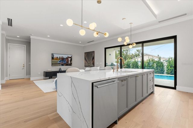 2415 LAURA PLACE, Orlando, FL 32803