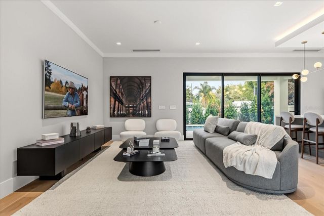 2415 LAURA PLACE, Orlando, FL 32803