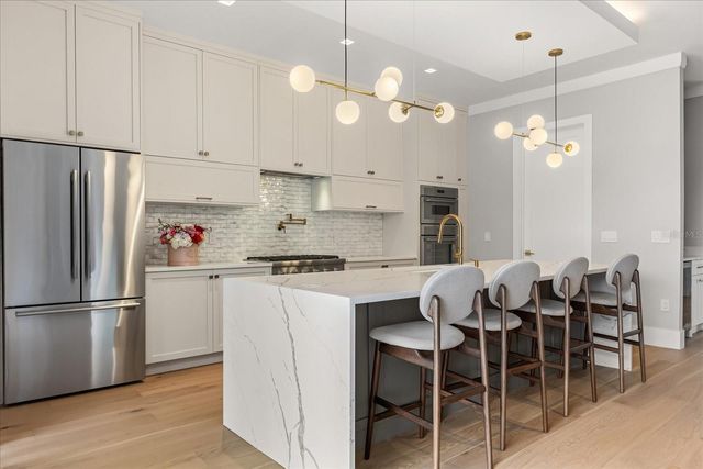 2415 LAURA PLACE, Orlando, FL 32803