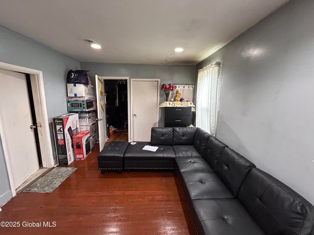 2448 Avenue B, Schenectady, NY 12308