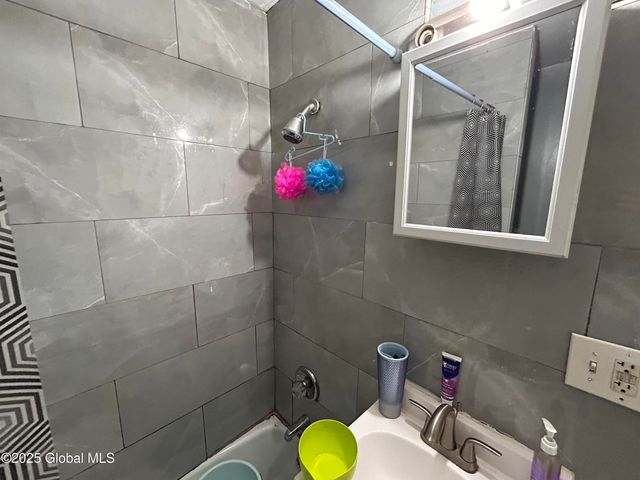2448 Avenue B, Schenectady, NY 12308