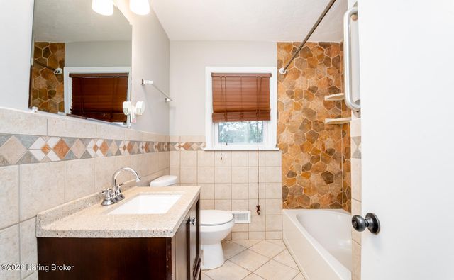2129 East Ln, Louisville, KY 40216