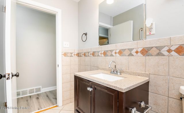 2129 East Ln, Louisville, KY 40216