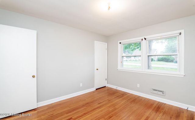 2129 East Ln, Louisville, KY 40216