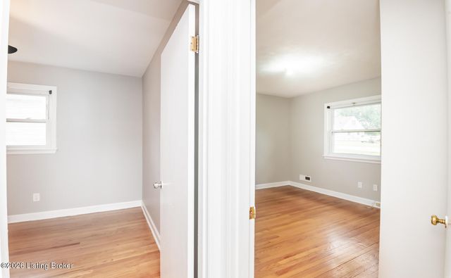 2129 East Ln, Louisville, KY 40216