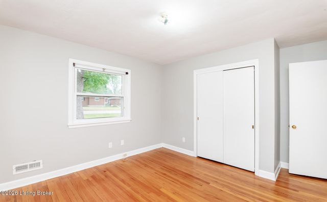 2129 East Ln, Louisville, KY 40216