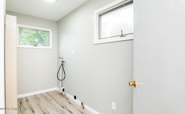 2129 East Ln, Louisville, KY 40216