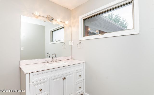 2129 East Ln, Louisville, KY 40216