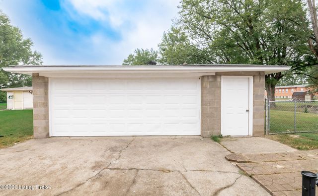 2129 East Ln, Louisville, KY 40216