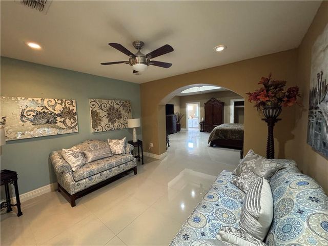 920 N 15th Street, Mcallen, TX 78501