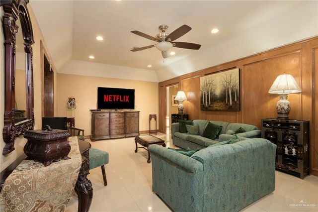 920 N 15th Street, Mcallen, TX 78501