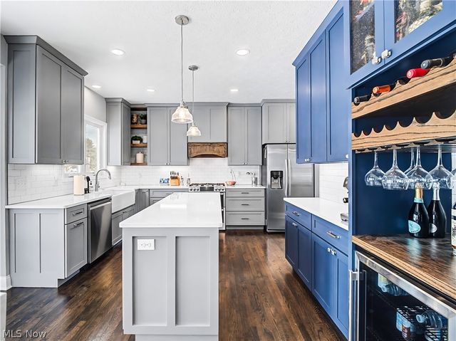 4314 S Fall Lake Drive, Avon, OH 44011