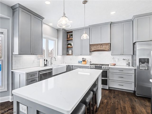 4314 S Fall Lake Drive, Avon, OH 44011