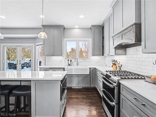 4314 S Fall Lake Drive, Avon, OH 44011