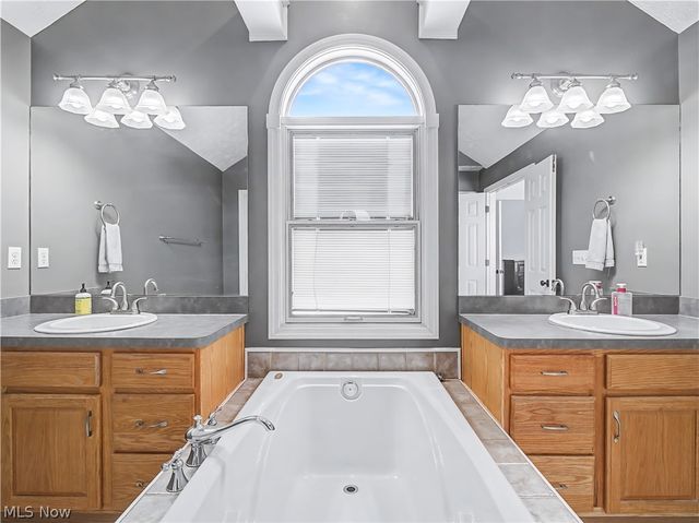 4314 S Fall Lake Drive, Avon, OH 44011