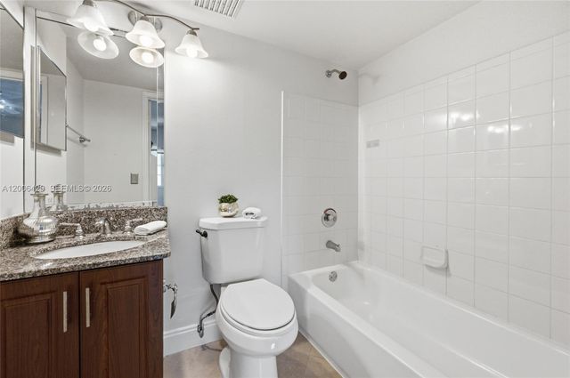 2451 Centergate Dr 303, Miramar, FL 33025