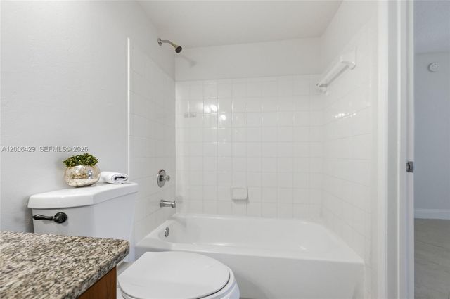 2451 Centergate Dr 303, Miramar, FL 33025