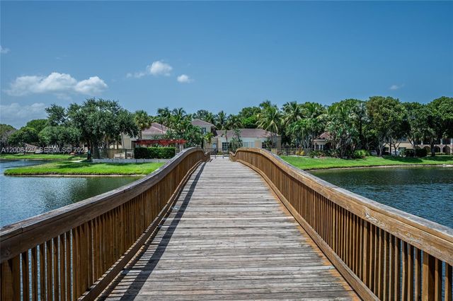 2451 Centergate Dr 303, Miramar, FL 33025