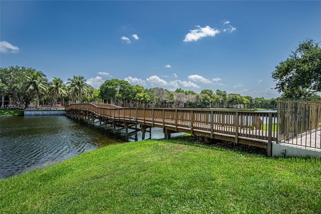 2451 Centergate Dr 303, Miramar, FL 33025