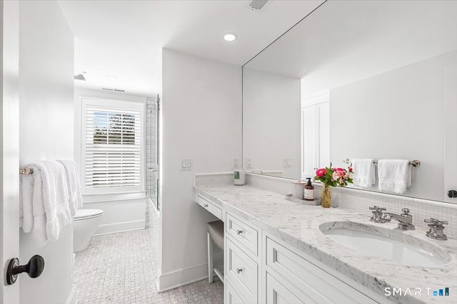 284 Park Street, New Canaan, CT 06840