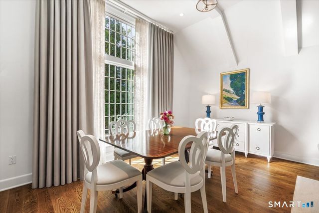 284 Park Street, New Canaan, CT 06840