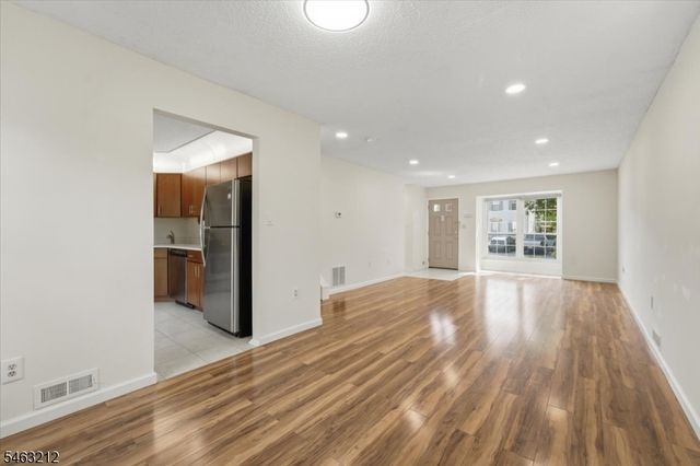 543 Manchester Ct, Piscataway Twp., NJ 08854