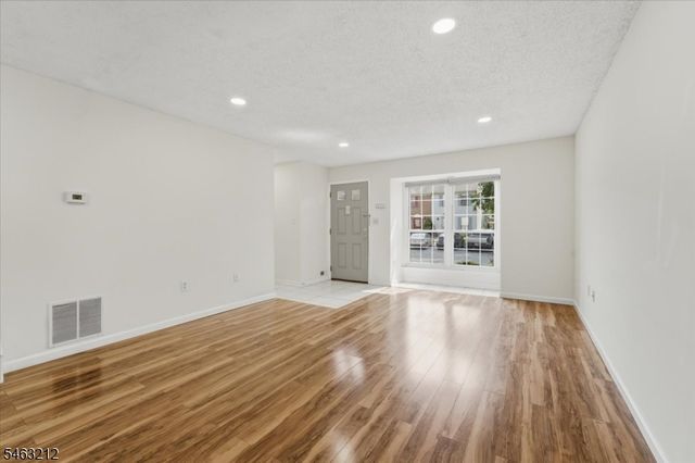 543 Manchester Ct, Piscataway Twp., NJ 08854