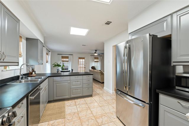 306 Morningside Drive, League City, TX 77573