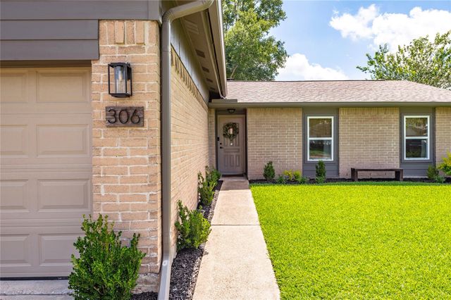 306 Morningside Drive, League City, TX 77573