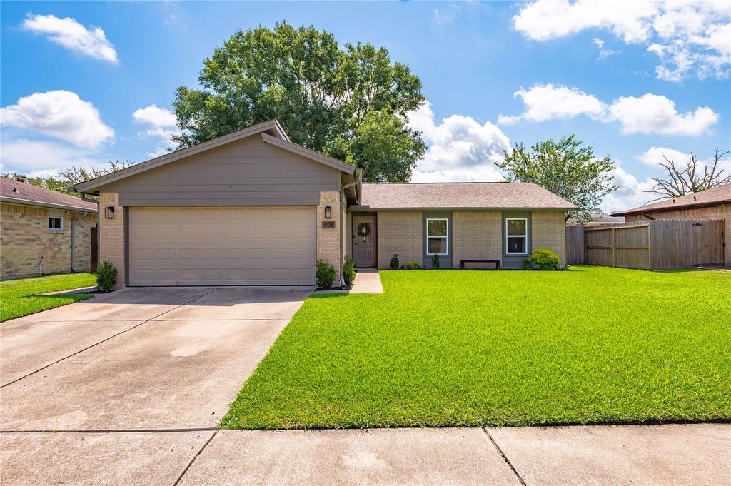 306 Morningside Drive, League City, TX 77573
