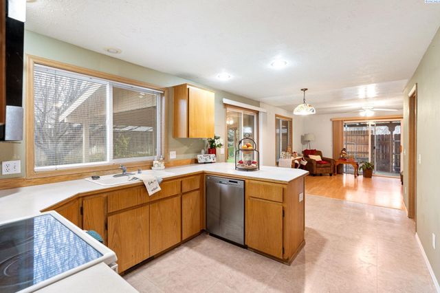 216 W 50th, Kennewick, WA 99337