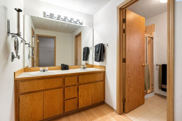 216 W 50th, Kennewick, WA 99337