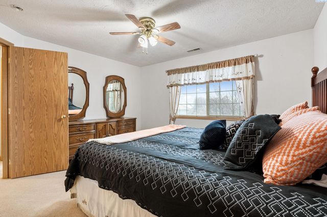 216 W 50th, Kennewick, WA 99337