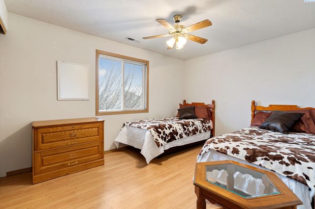 216 W 50th, Kennewick, WA 99337