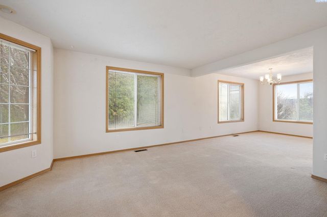 216 W 50th, Kennewick, WA 99337