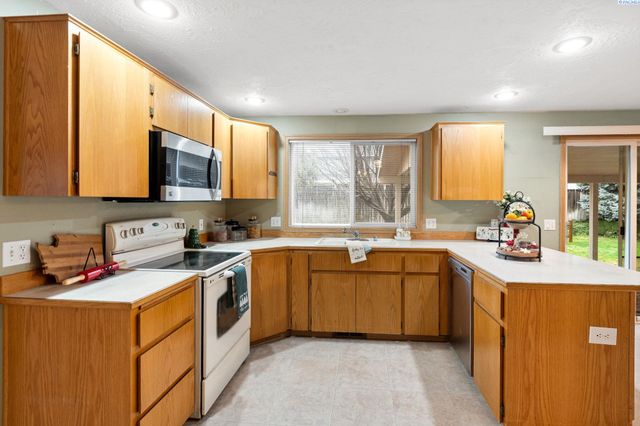 216 W 50th, Kennewick, WA 99337