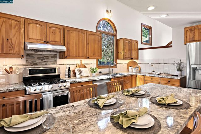 1301 Dewing Ln, Walnut Creek, CA 94595
