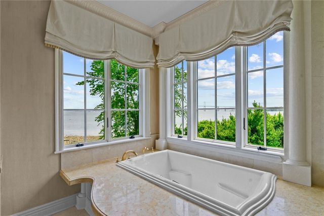 5 Decatur Avenue, Jamestown, RI 02835
