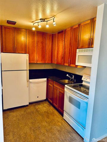 5177 Diamond Heights Boulevard 113, San Francisco, CA 94131