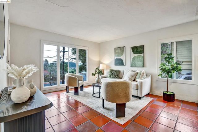 7603 7603 Terrace Dr, El Cerrito, CA 94530