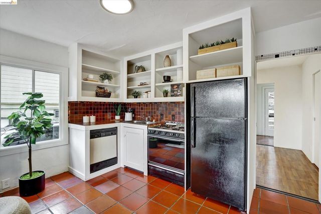 7603 7603 Terrace Dr, El Cerrito, CA 94530