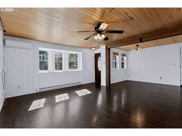 610 Se ELM St, Dundee, OR 97115