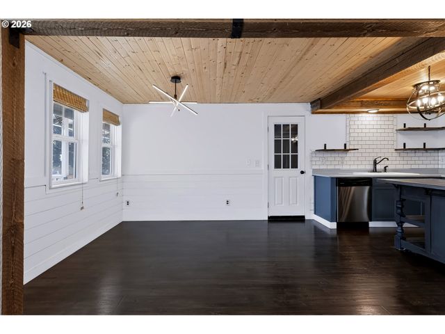 610 Se ELM St, Dundee, OR 97115