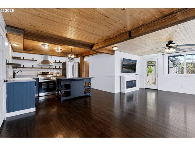 610 Se ELM St, Dundee, OR 97115