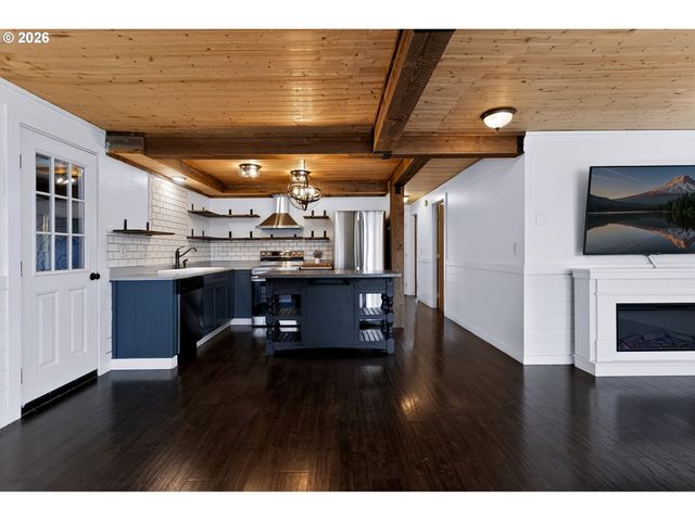 610 Se ELM St, Dundee, OR 97115