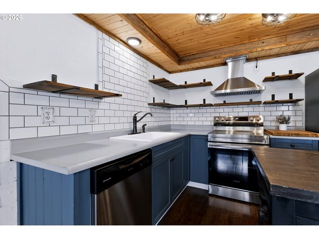 610 Se ELM St, Dundee, OR 97115