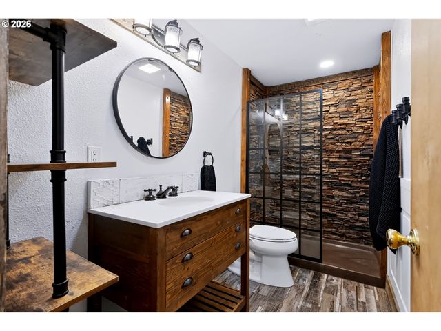 610 Se ELM St, Dundee, OR 97115