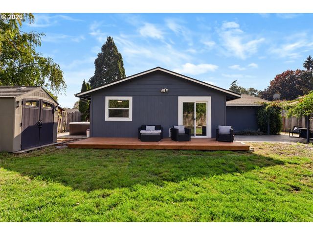 610 Se ELM St, Dundee, OR 97115