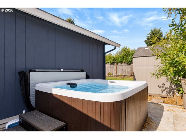 610 Se ELM St, Dundee, OR 97115