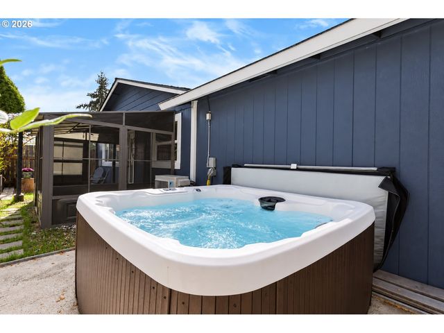 610 Se ELM St, Dundee, OR 97115